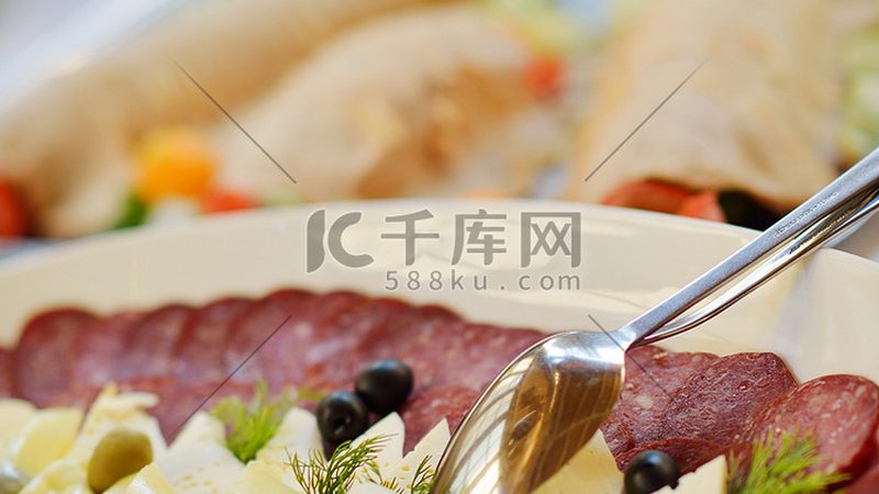 蜜饯果干制作：休闲零食一件代发的核心技术**